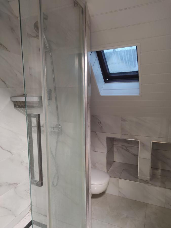 Homestay Privee A -salle De Bain Et Toilettes Sont Commune, -pas De Cuisine *